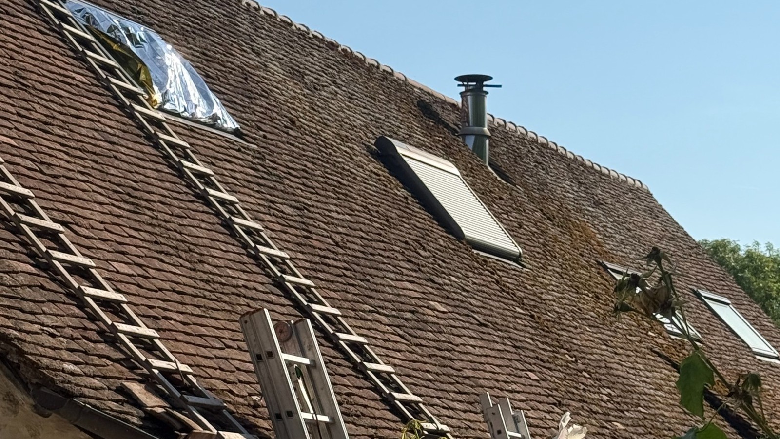 Bâchage d'urgence et mise hors d'eau provisoire d'une toiture